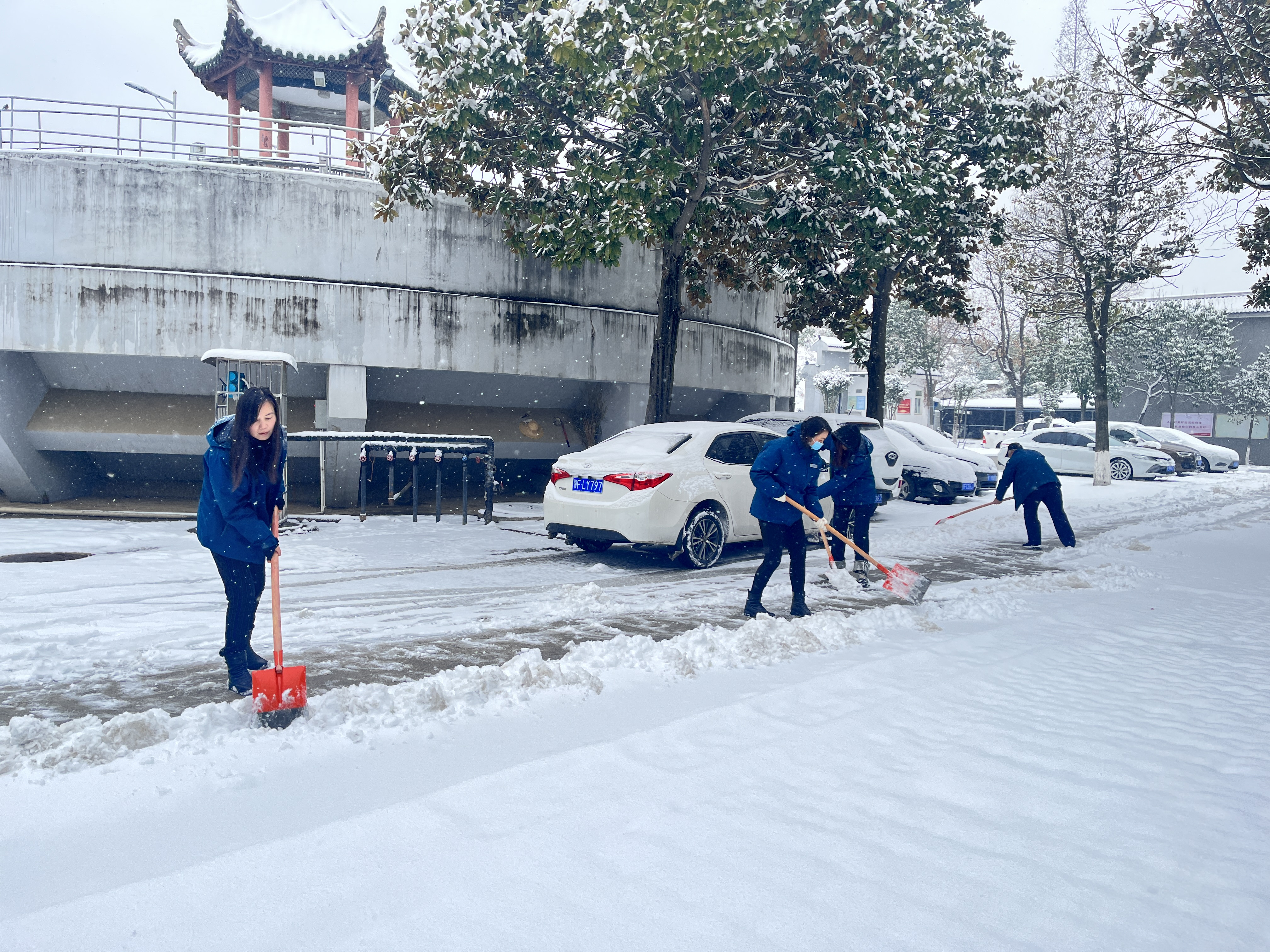 大雪來襲  逆雪而行 ——襄陽中環水務有限公司抗擊冰雪在行動